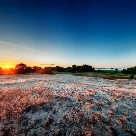 Traumhaff - Strandhaus Am Achterwasser. Design Und Kunst Auf Usedom, Mit Kamin Und Sauna Holiday home Quilitz