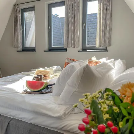 Traumhaff - Strandhaus Am Achterwasser. Design Und Kunst Auf Usedom, Mit Kamin Und Sauna Holiday home Quilitz