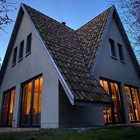 Traumhaff - Strandhaus Am Achterwasser. Design Und Kunst Auf Usedom, Mit Kamin Und Sauna Holiday home Quilitz